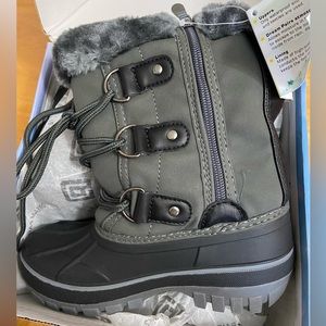 Child’s size 12 snow boots